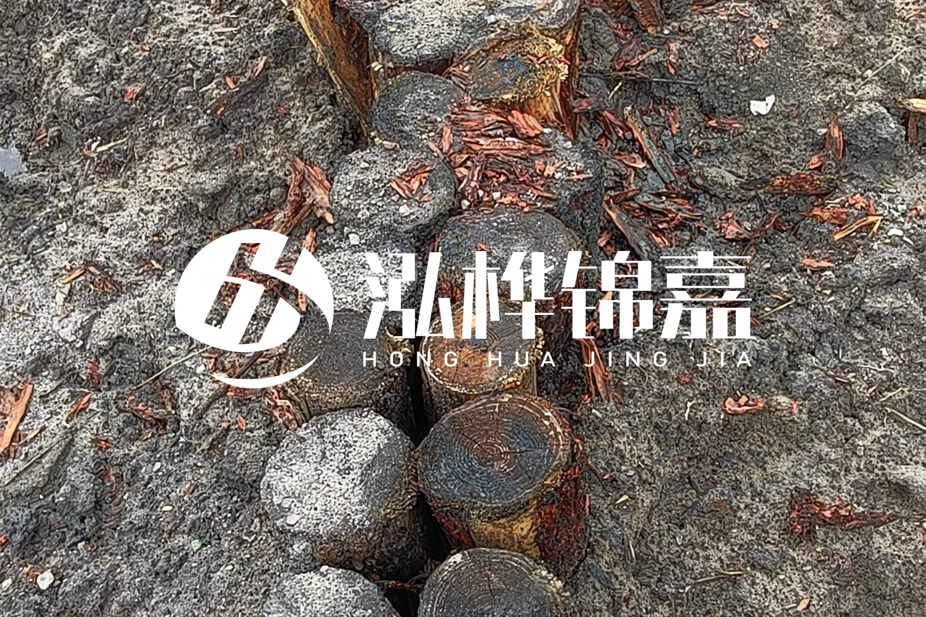 魚(yú)塘淤泥太多怎么清理？挖掘機(jī)清除淤泥的作用及方法