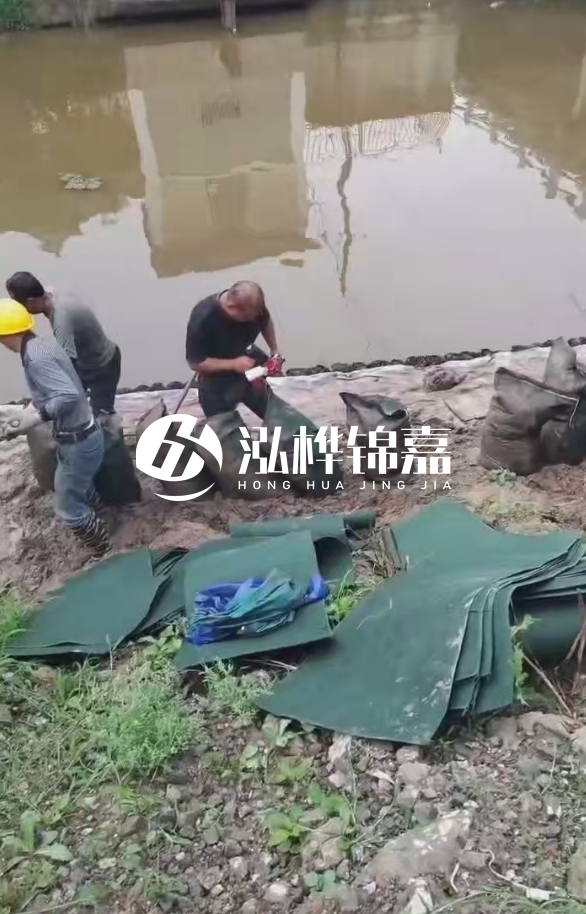 鄭州專業(yè)挖機(jī)打木樁-地基加固中挖機(jī)打木樁的優(yōu)勢(shì)？