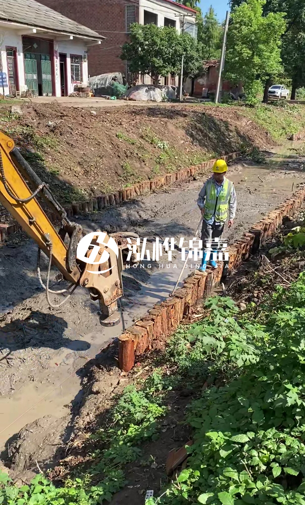 寧德河道清淤專業(yè)施工-挖掘機清理河底淤泥的深度如何控制？