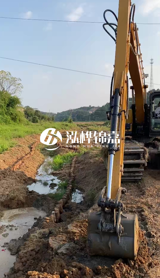 青島河道清淤專業(yè)施工-水挖機清淤適合哪些河道狀況？